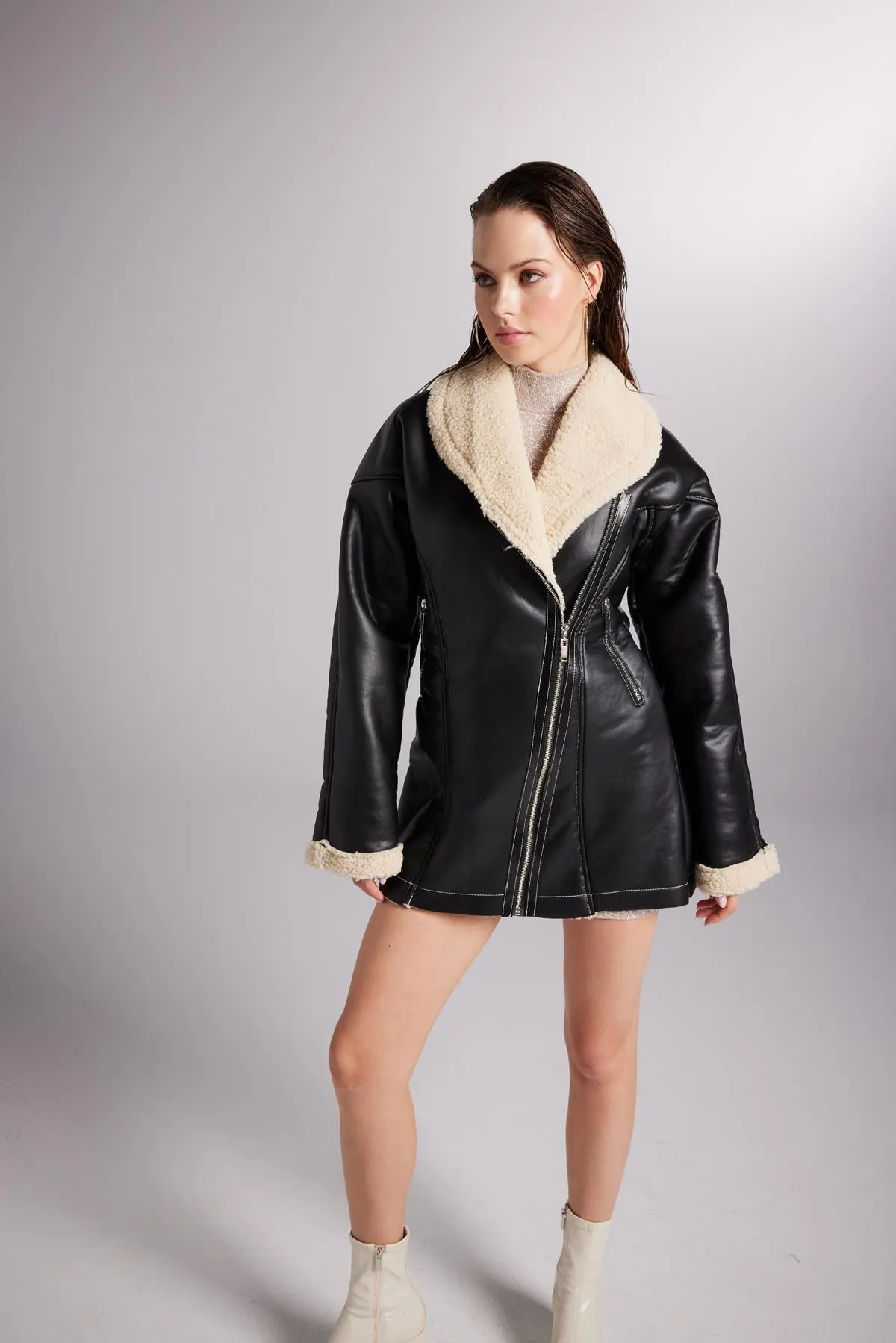 Monero Sleeve and Collar Detailed Coat Black
