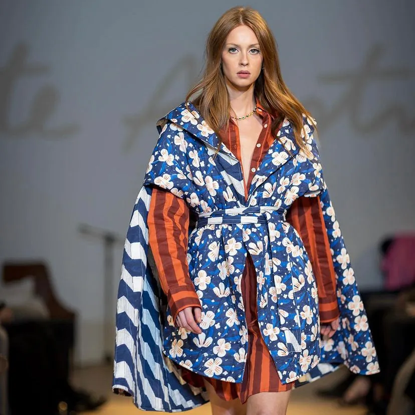 Reversible Hilma Cape in Zigzag and Snowdrop Print