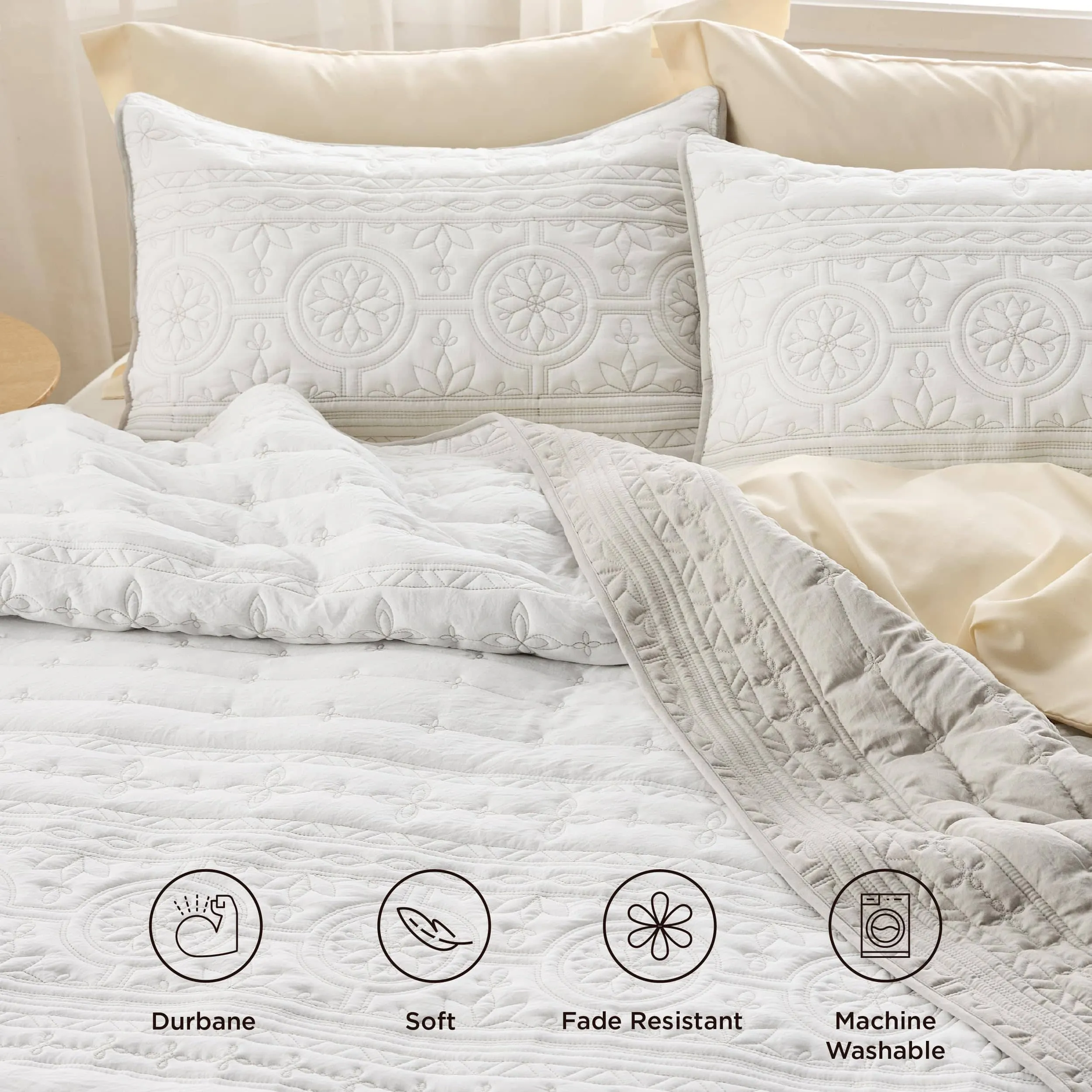 Scrollwork Quilt Set