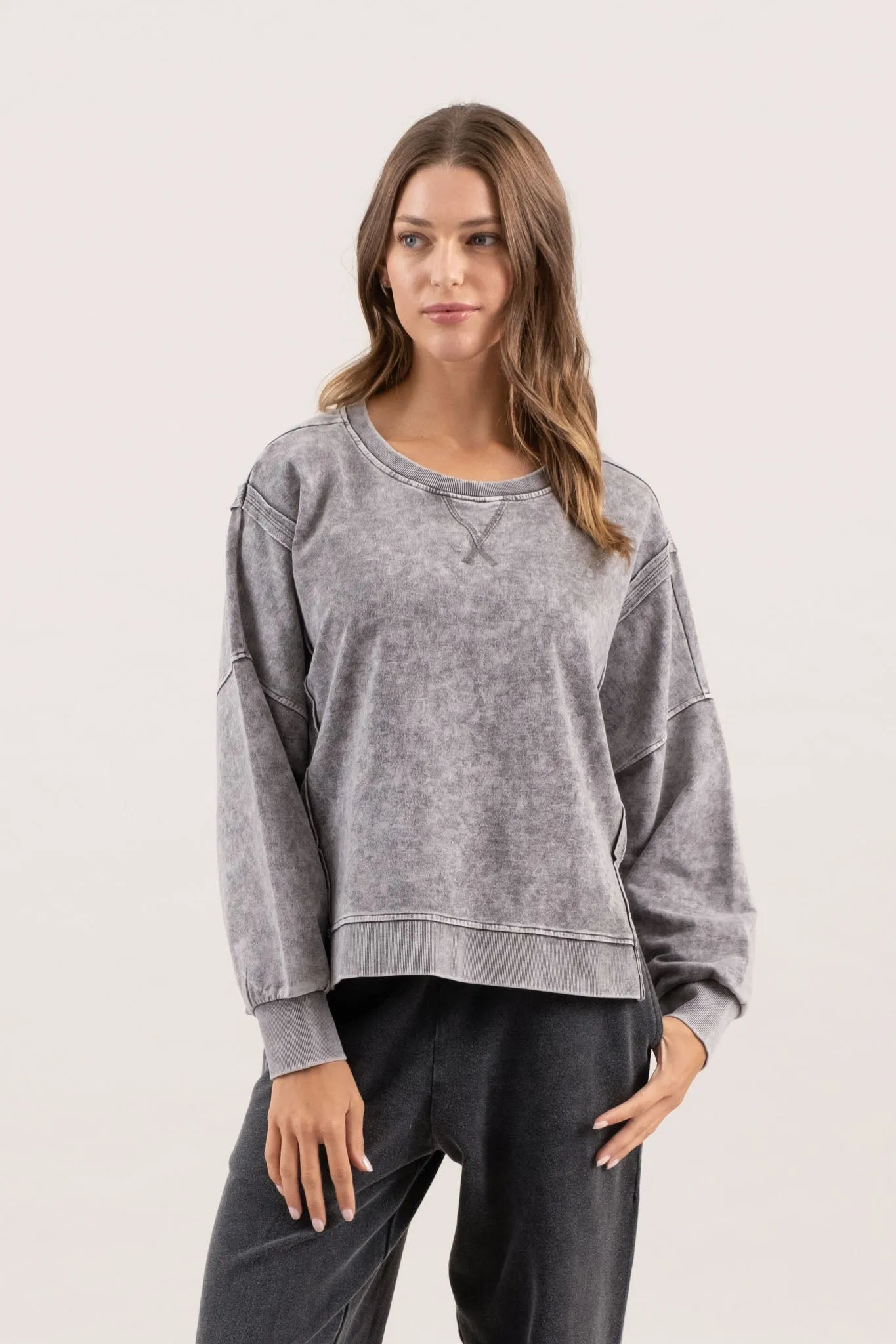 WASHED EXTENDED SHOULDER KNIT TOP