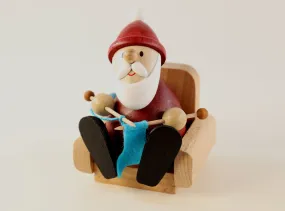 Weihnachtsmann Collectibles - Santa Knitting in Armchair  (Pre-Order Item)